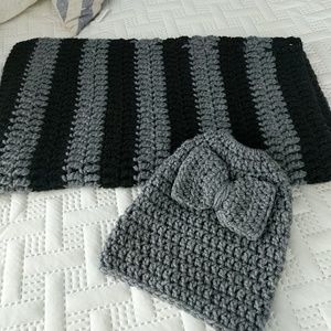 🙂Homemade infinity scarf in ponytail hat